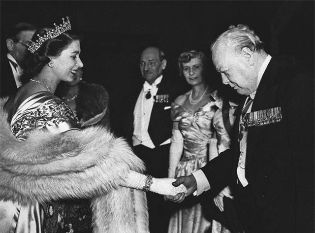Nữ hoàng Anh Elizabeth II qua đời ở tuổi 96, lãnh đạo thế giới gửi lời chia buồn - Ảnh 1. Nữ hoàng Anh Elizabeth II qua đời ở tuổi 96, lãnh đạo thế giới gửi lời chia buồn - Ảnh 1.