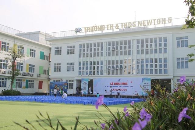 Trường học xin lỗi vì để học sinh bị dị ứng thuốc diệt muỗi, phụ huynh lên tiếng - Ảnh 1.