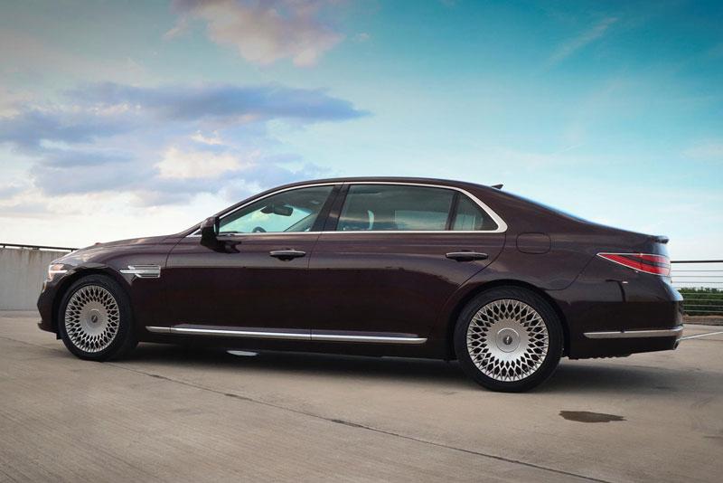 3. Genesis G90 (giá khởi điểm: 74.950 USD).