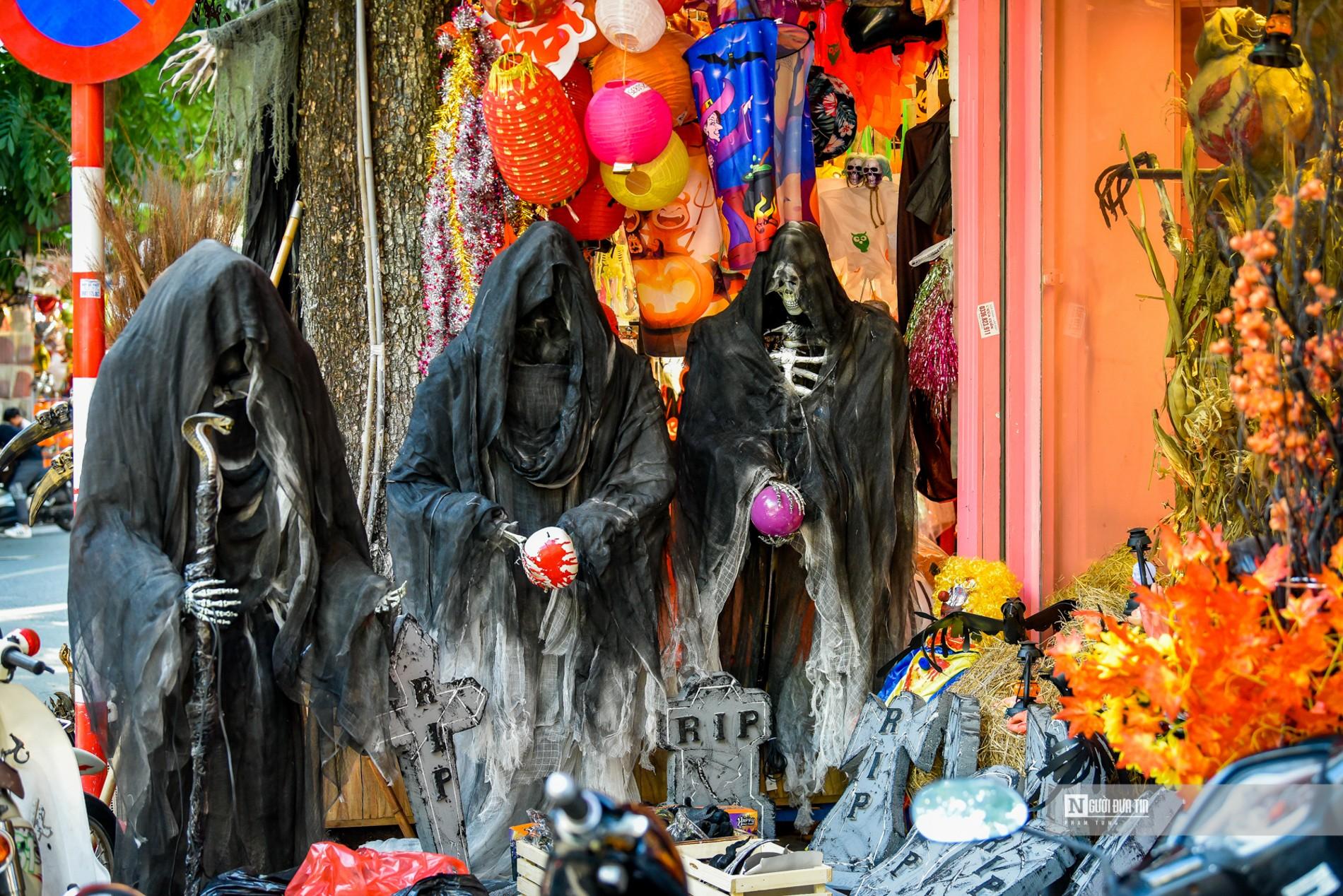 Tiêu dùng & Dư luận - Chủ nghĩa tiêu dùng nhìn từ lễ hội Halloween ngốn tiền giới trẻ