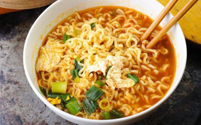 Sai lầm khi ăn mì tôm