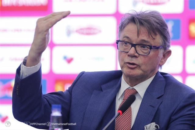 HLV Philippe Troussier: “Tôi không phải bắt đầu từ con số 0… - Ảnh 1.