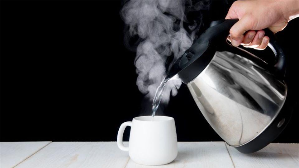 Uống nước đun sôi nhiều lần ảnh hưởng tới sức khỏe như thế nào?