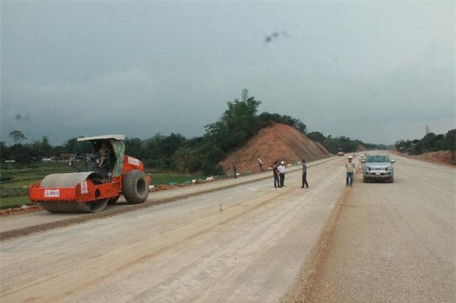 Các địa phương thúc đẩy đầu tư công - Ảnh 1.