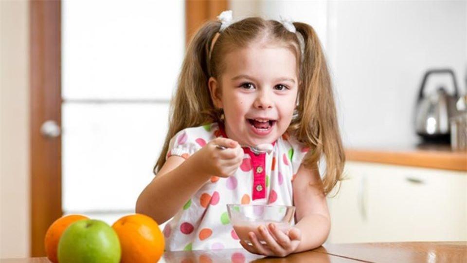 8 loại thực phẩm dễ tổn thương não của trẻ, ba mẹ nên chú ý