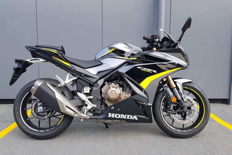 9. Honda CBR500R 2023 (giá: 7.299 USD).