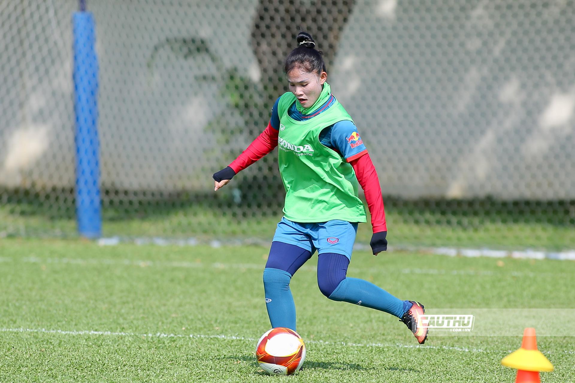 Bóng đá Việt Nam - Đội nắng 36 độ tập luyện, Huỳnh Như muốn thành Vua phá lưới SEA Games (Hình 4).