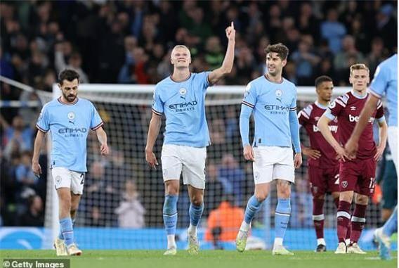 Thắng cách biệt West Ham, Man City đòi lại ngôi đầu từ tay Arsenal 6