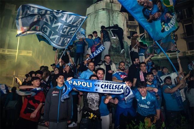 Napoli chính thức đăng quang Serie A lần đầu tiên sau kỷ nguyên Maradona 2