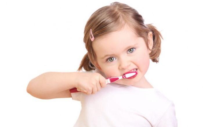 Lưu ý khi chăm sóc răng miệng cho trẻ