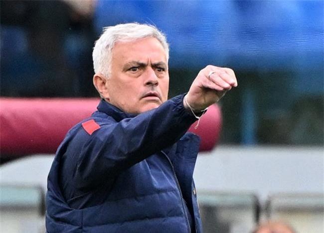 PSG duoc cho la muon co chu ky cua Mourinho