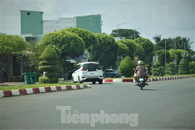 Bạc Liêu: Gần 20 năm không thể thông tuyến vì hai căn nhà ‘nằm chình ình' giữa đường - Ảnh 5.