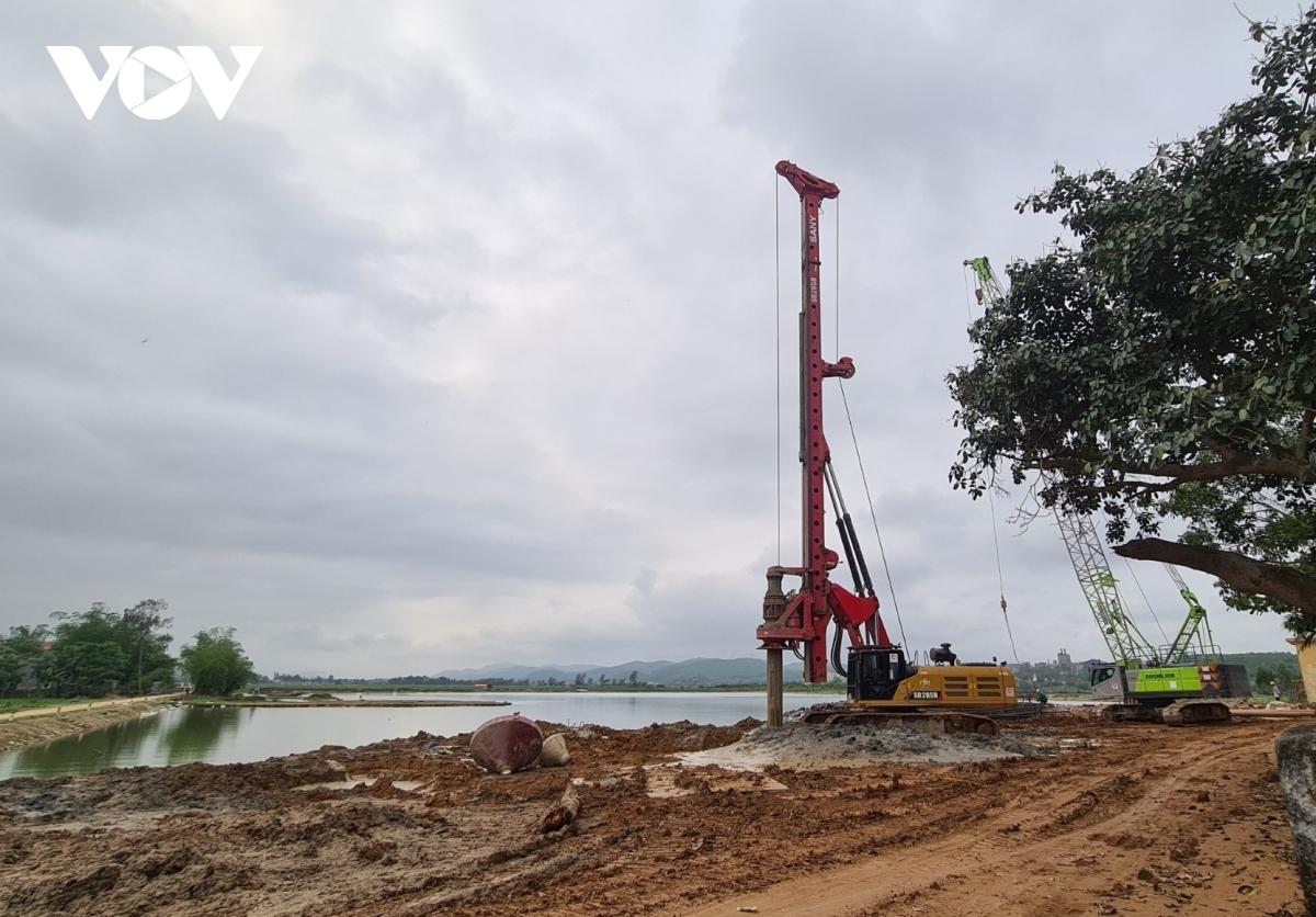 Ngăn chặn nạn đầu cơ, đảm bảo đất đắp cao tốc Bắc- Nam đoạn qua miền Trung - Ảnh 3.