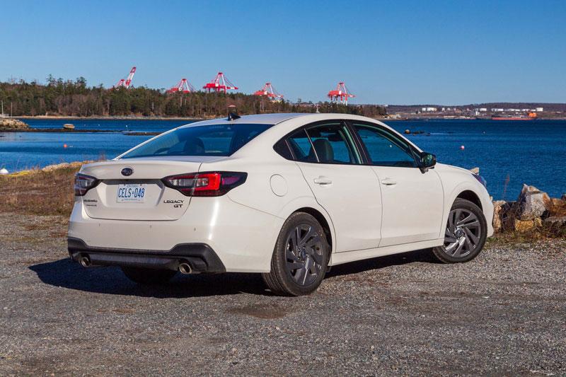 10. Subaru Legacy 2023 (giá khởi điểm: 24.395 USD).