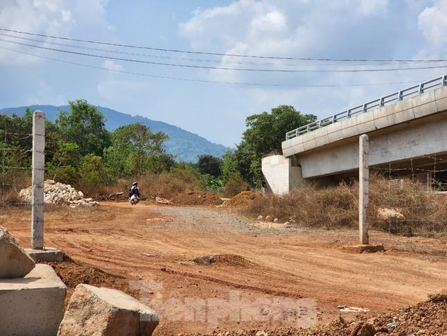 Gia hạn các mỏ đất đắp nền để thi công cao tốc Phan Thiết - Dầu Giây - Ảnh 1.