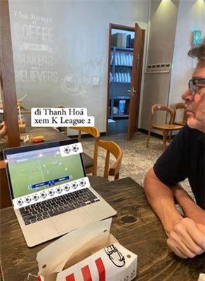 HLV Troussier dành sự quan tâm đặc biệt đến Văn Toàn 1