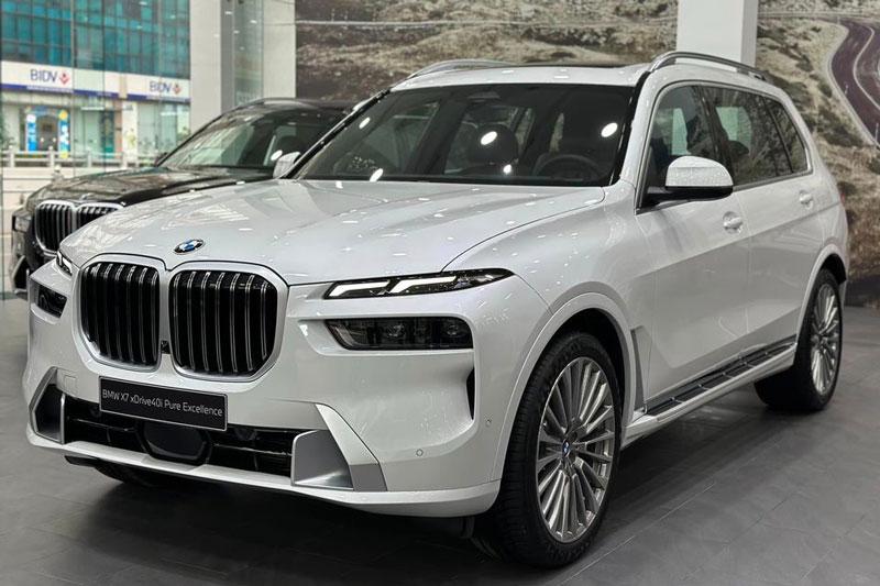 BMW X7 2023.