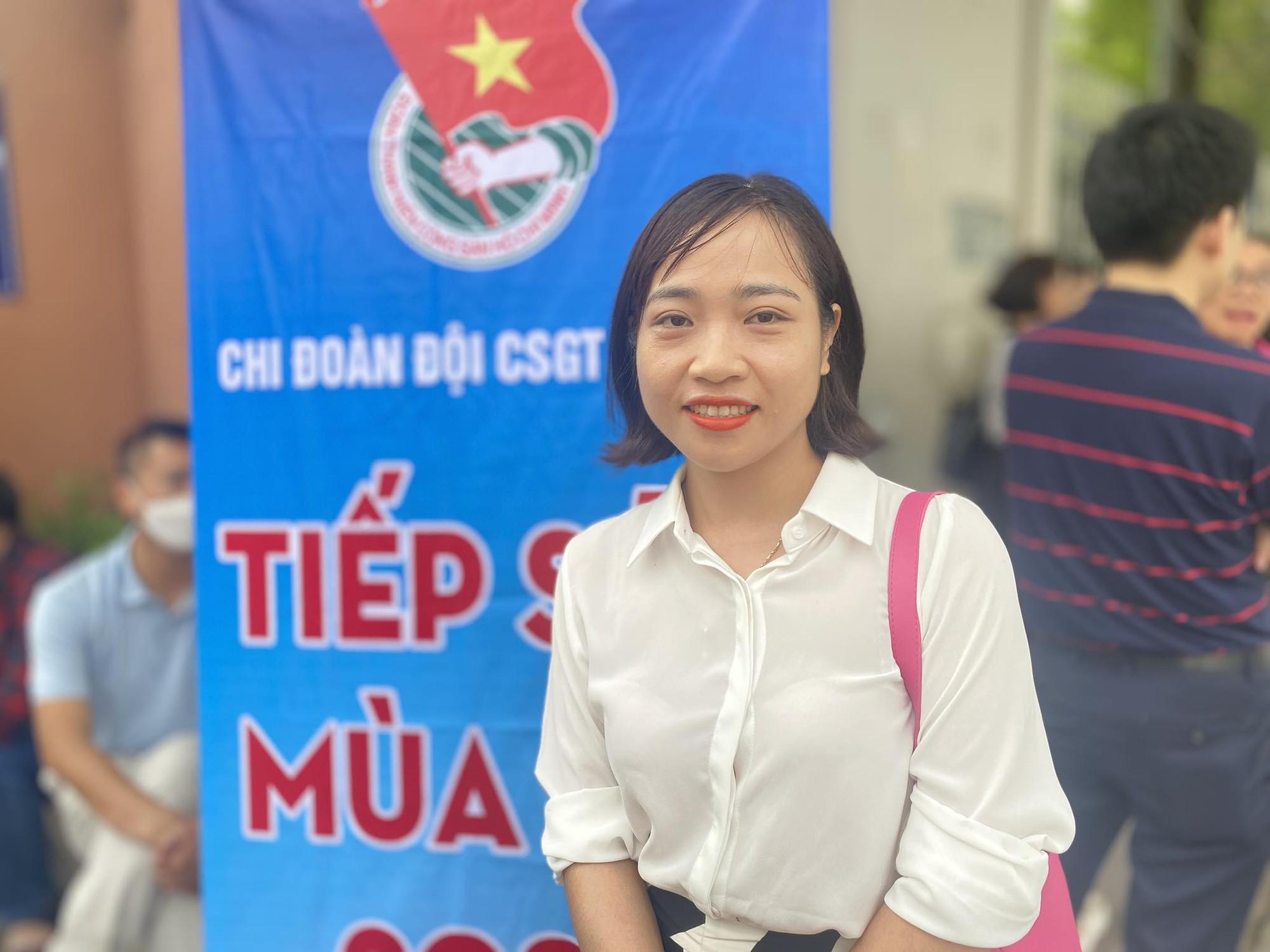 Ngày đầu tiên thi lớp 10 ở Hà Nội: Phụ huynh  - Ảnh 4.