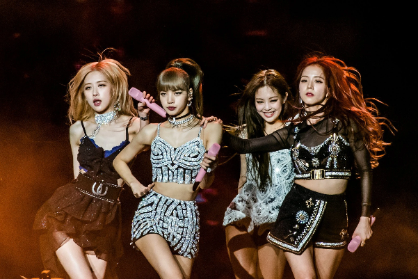 “Cơn sốt” BLACKPINK: Nhóm nhạc nữ thành công nhất mọi thời đại có thể thu về bao nhiêu sau concert World Tour “BORN PINK” tại Hà Nội? - Ảnh 4.