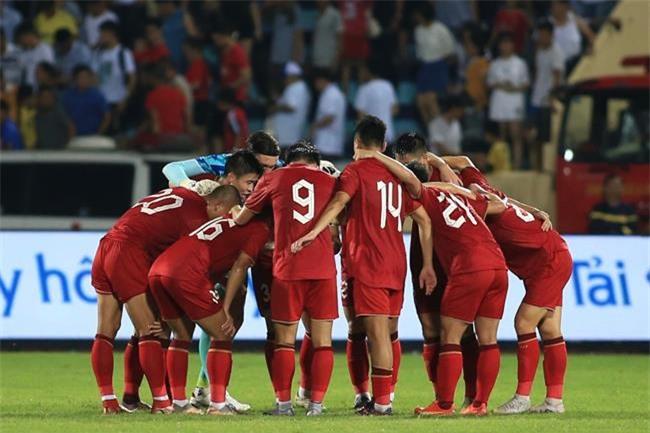 ĐT Việt Nam lọt top 15 châu Á, nắm lợi thế trước bốc thăm VL World Cup 1