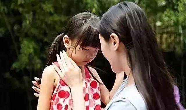 Hai kiểu nuôi dạy con tưởng hoàn hào nhưng càng ngày càng khiến con đi "giật lùi" - Ảnh 1.