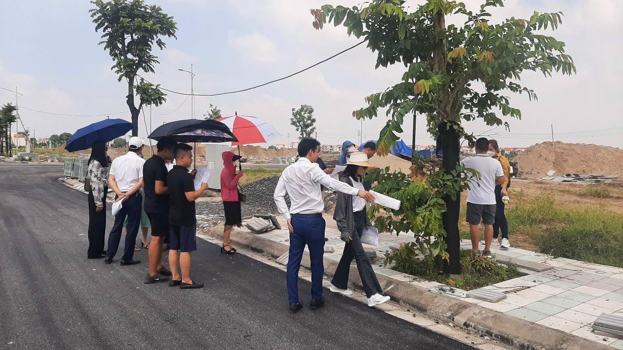 “Cò đất” găm bất động sản thời sốt chờ bán chênh, nay đua nhau tháo chạy - Ảnh 1.