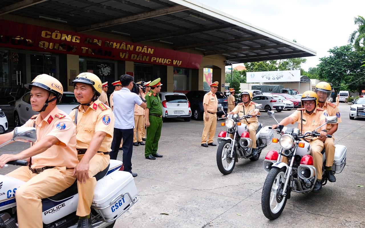 Sự kiện - Công an tỉnh Đồng Nai ra quân tổng kiểm soát xe kinh doanh vận tải (Hình 3).