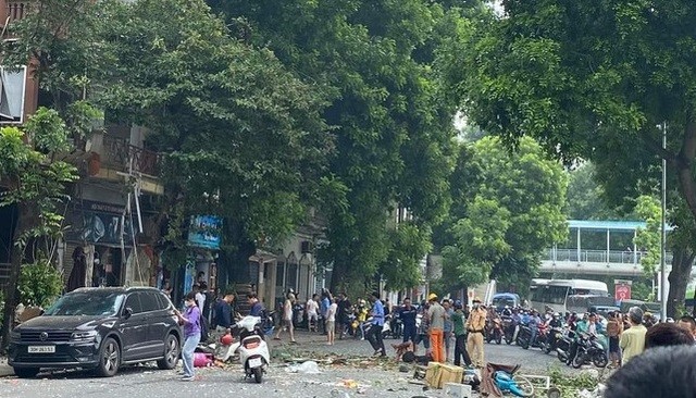 Hà Nội: Thông tin nguyên nhân ban đầu vụ nổ khiến 4 người bị thương ở Yên Phụ