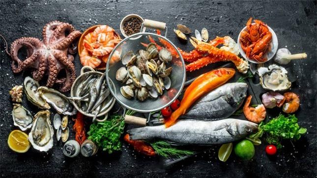 Ăn hải sản phạm phải đại kỵ này cẩn thận ngộ độc chết người ảnh 1