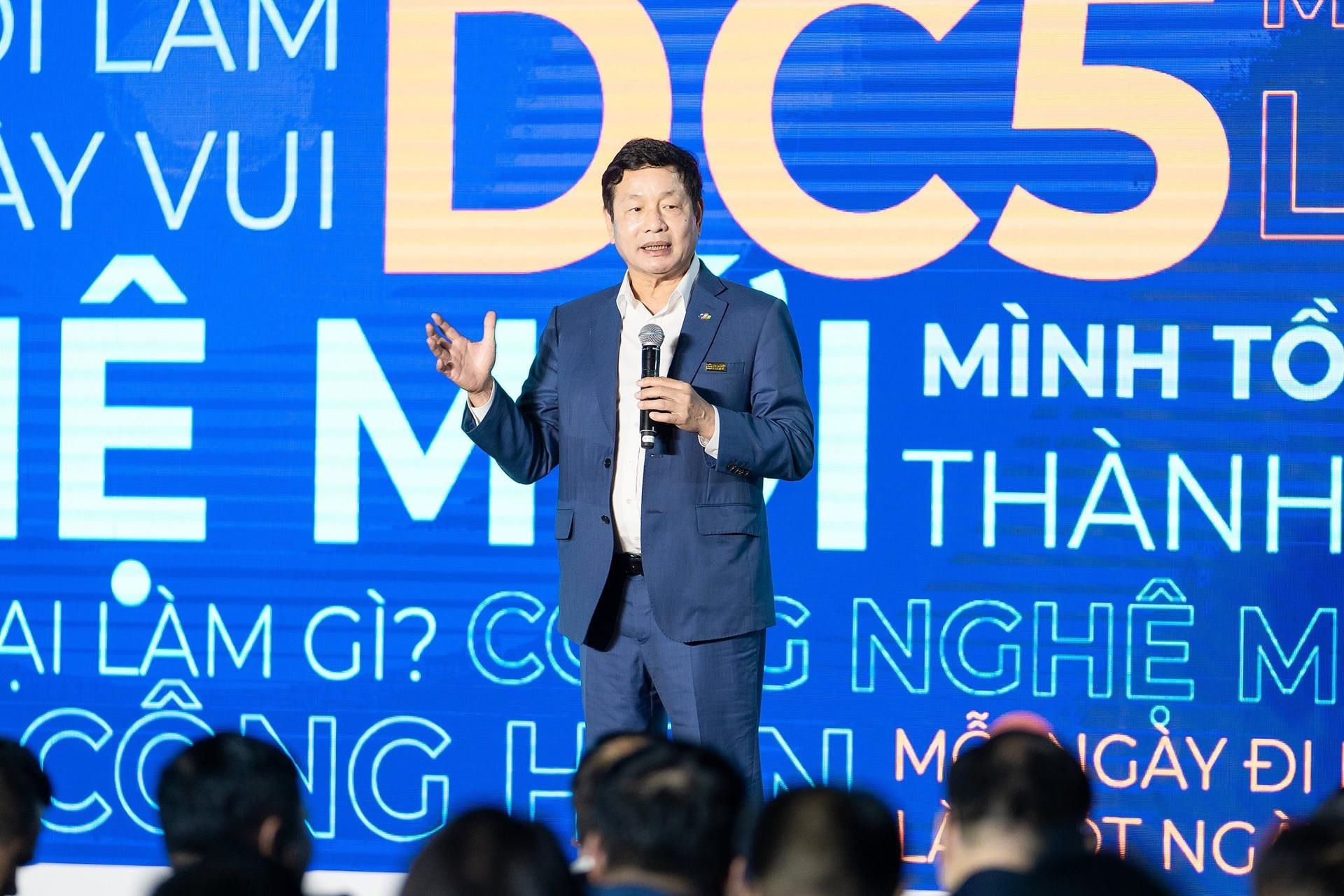 Phong cách đối lập của Shark Phú và ông Trương Gia Bình: Người "trốn" đi đánh golf, người miệt mài bán hàng, nhưng tại sao cả hai đều thành công? - Ảnh 2.