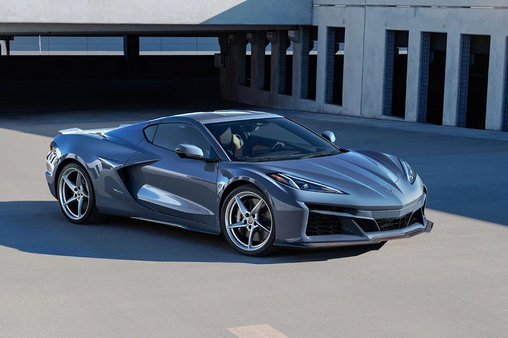 Chevrolet Corvette E-Ray coupe.