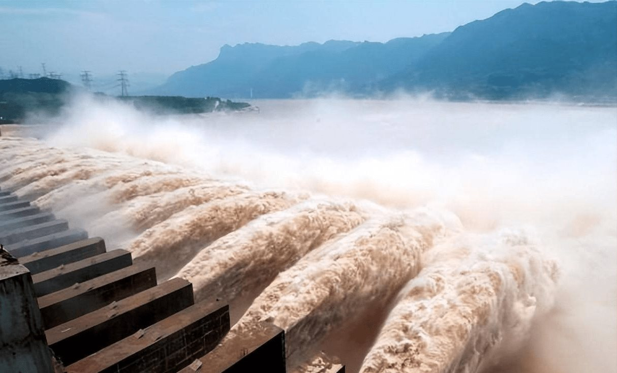 Người Trung Quốc cảnh báo: "Đã đạt 1,8 tỷ, mỗi năm tăng 100 triệu... hiểm họa đang đến gần công trình thế kỷ của ta" - Ảnh 6.