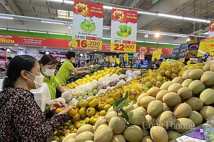 Tháng Khuyến mại Hà Nội 2023: Siêu thị giảm giá mạnh trong 'Ngày Vàng giá shock' hút người tiêu dùng