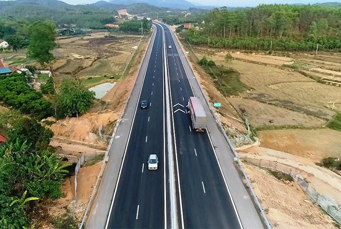 Khẩn trương rà soát nâng tốc độ cao tốc phân kỳ đầu tư 4 làn xe lên 90 km/h