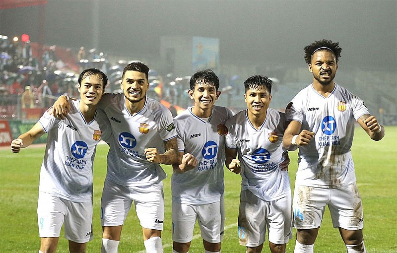 Bảng xếp hạng vòng 4 V-League 2023/2024 ngày 4/12: Nam Định củng cố ngôi đầu, Hà Nội-HAGL gây thất vọng