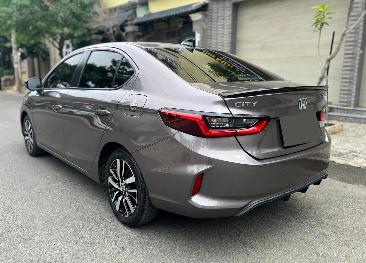 Lăn bánh 2 năm, Honda City RS xuống giá khó tin trên sàn xe cũ 379102