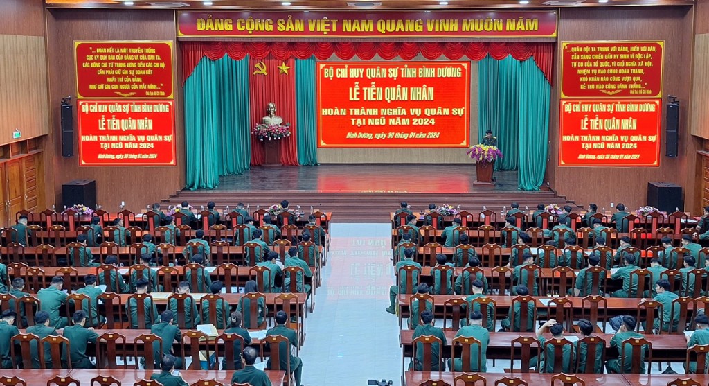 lễ tiễn 66 quân nhân hoàn thành nghĩa vụ quân sự