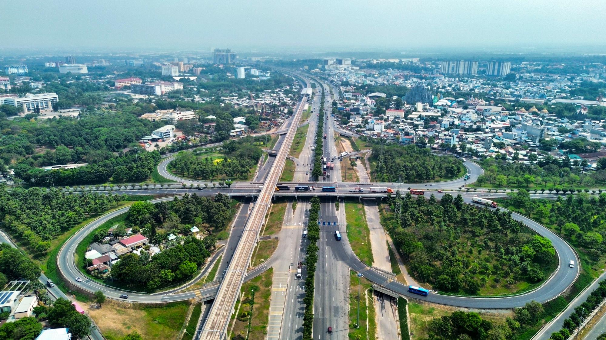 Địa phương duy nhất từ huyện lên quận rồi trở thành thành phố trong thành phố- Ảnh 7.