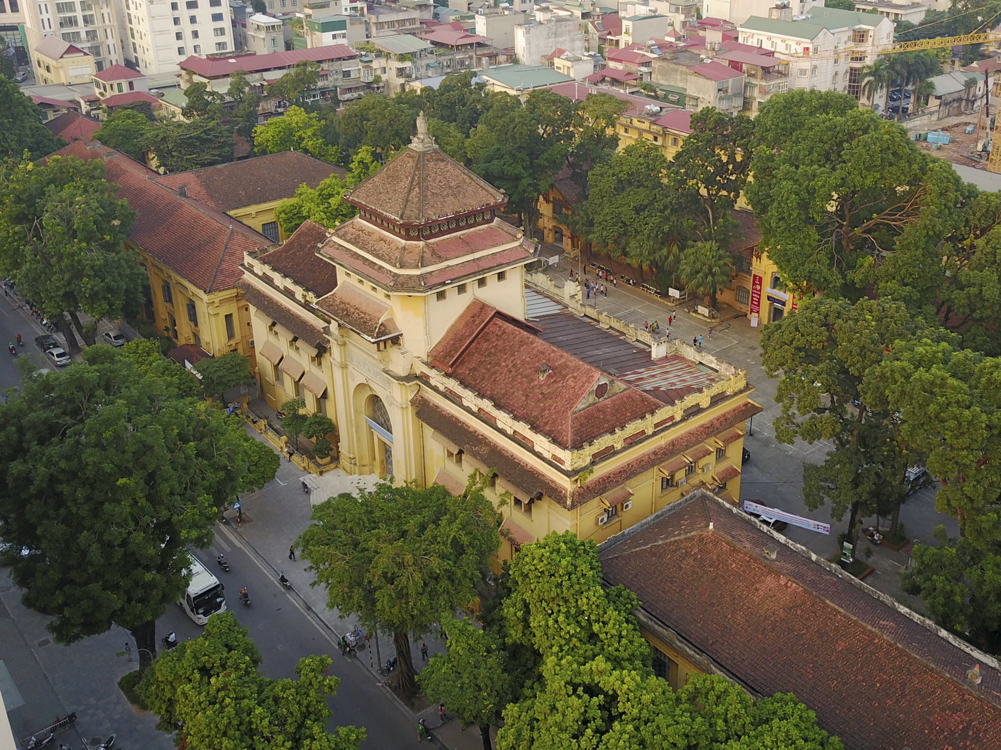 Trường ĐH có hội trường trăm tuổi đẹp như cung điện, cho học sinh THPT học trước chương trình, giảm xác suất