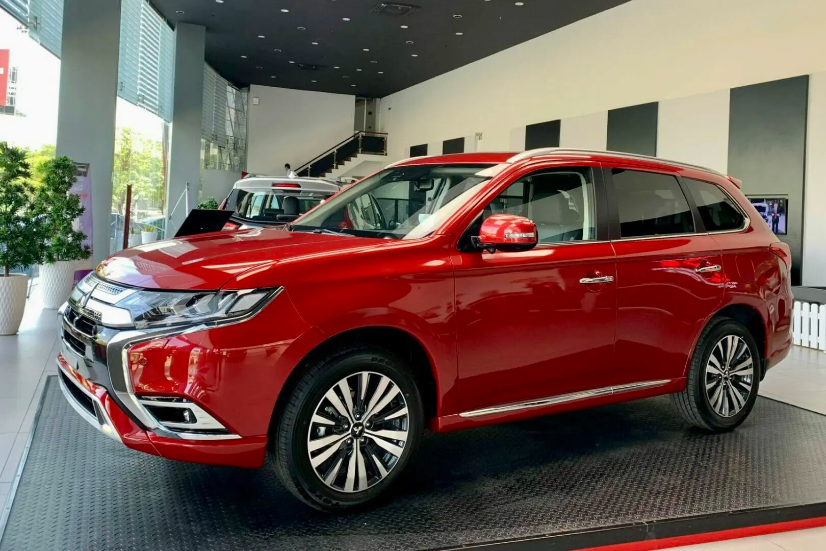 Với khuyến mãi này, mua xe Mitsubishi sẽ tiết kiệm gần 90 triệu phí lăn bánh, đỡ tốn thời gian kiếm phụ kiện- Ảnh 2.