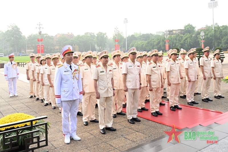 Lãnh đạo Đảng, Nhà nước, Quân đội vào Lăng viếng Chủ tịch Hồ Chí Minh