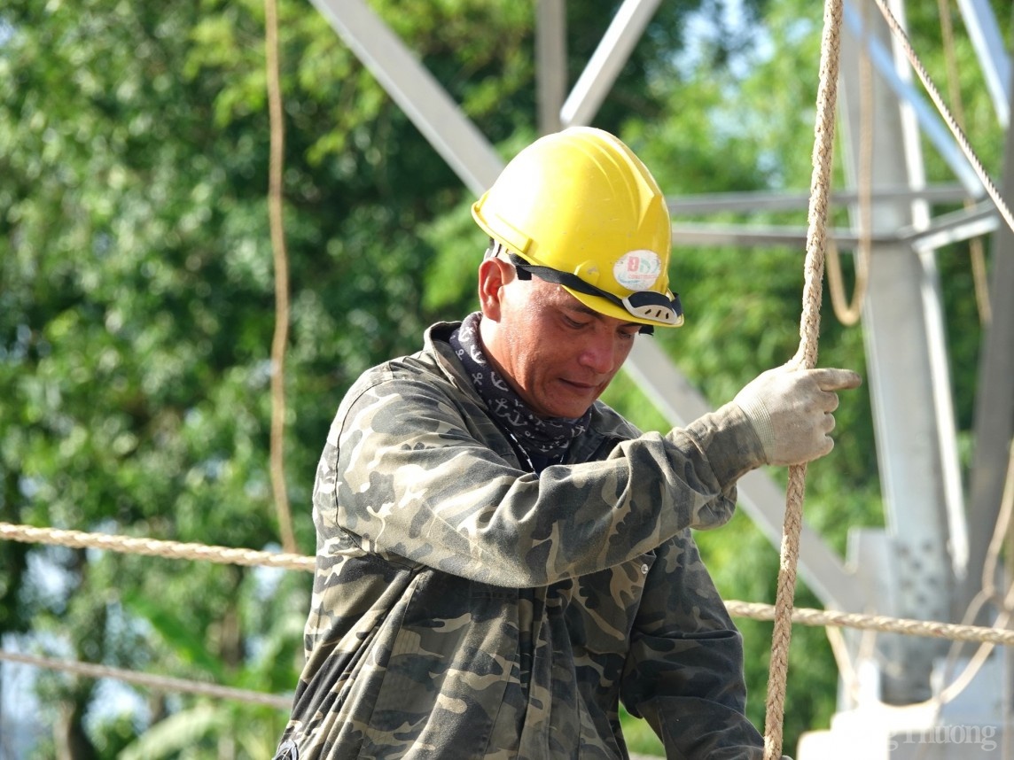 Thanh Hóa: Công nhân ''đội nắng'' quyết tâm đưa Dự án đường dây 500kV mạch 3