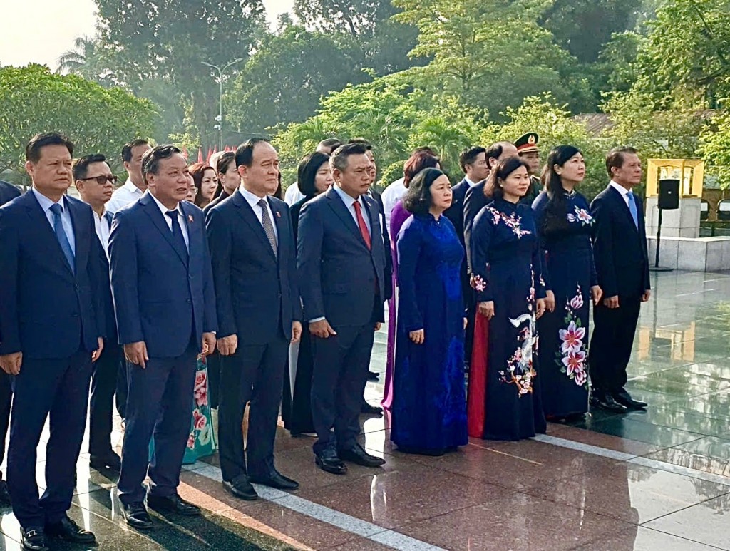 Lãnh đạo TP Hà Nội tưởng niệm Chủ tịch Hồ Chí Minh