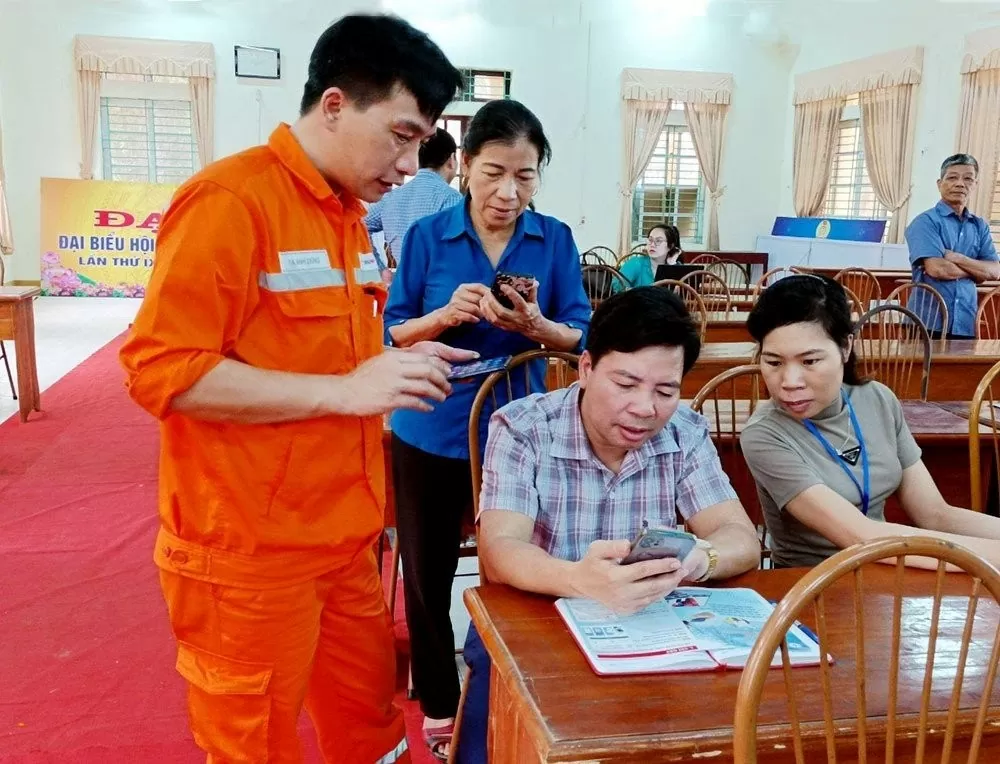 Công ty Điện lực Phú Thọ đẩy mạnh chuyển đổi số trong hoạt động kinh doanh Công ty Điện lực Phú Thọ đẩy mạnh chuyển đổi số trong hoạt động kinh doanh