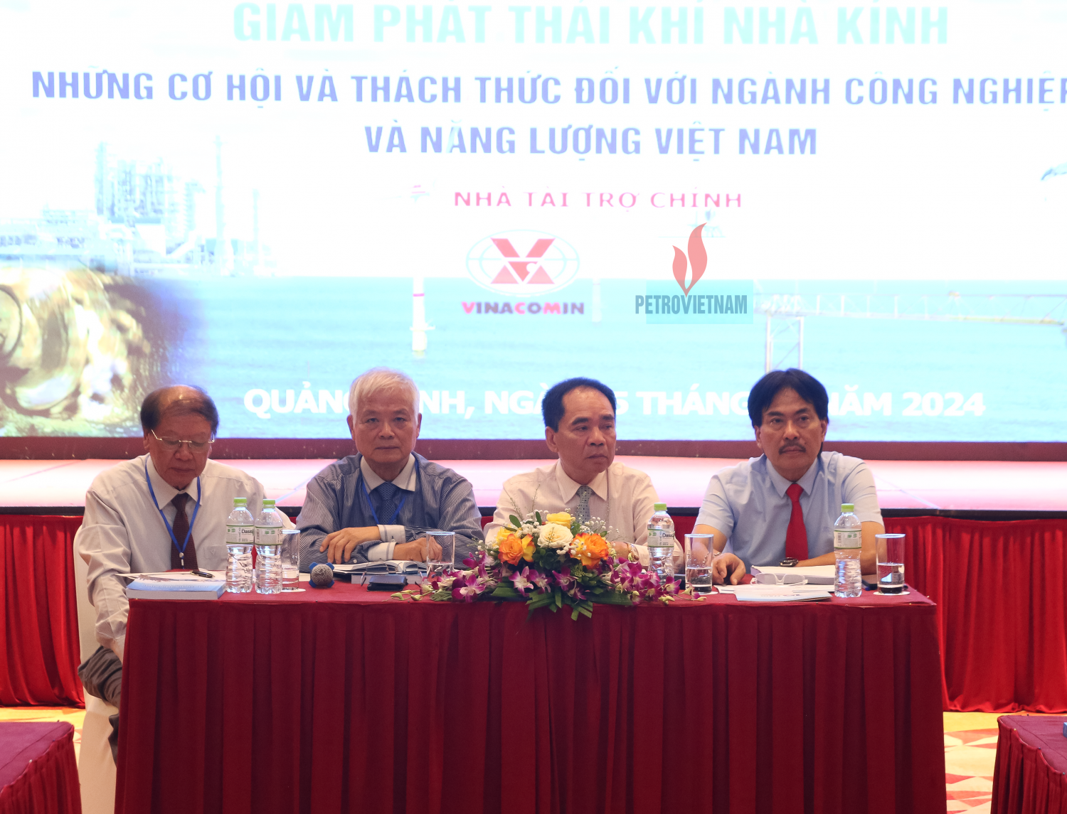 Cần sớm tháo gỡ khó khăn vướng mắc cho các dự án điện khí LNG, điện gió ngoài khơi Cần sớm tháo gỡ khó khăn vướng mắc cho các dự án điện khí LNG, điện gió ngoài khơi