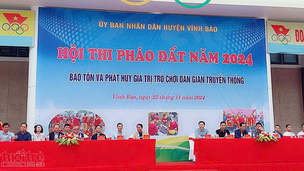 Ngày 23/11, tại Nhà thi đấu – Trung tâm TDTT huyện Vĩnh Bảo diễn ra khai mạc Hội thi pháo đất. Chương trình do UBND huyện Vĩnh Bảo, thành phố Hải Phòng tổ chức nhằm bảo tồn và lưu giữ nét đẹp trò chơi dân gian truyền thống.