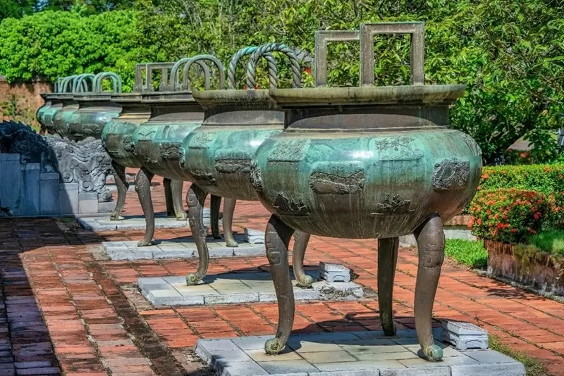 “Những bản đúc nổi trên chín đỉnh đồng ở Hoàng cung Huế” được đưa vào Danh mục Di sản tư liệu khu vực châu Á - Thái Bình Dương “Những bản đúc nổi trên chín đỉnh đồng ở Hoàng cung Huế” được đưa vào Danh mục Di sản tư liệu khu vực châu Á - Thái Bình Dương