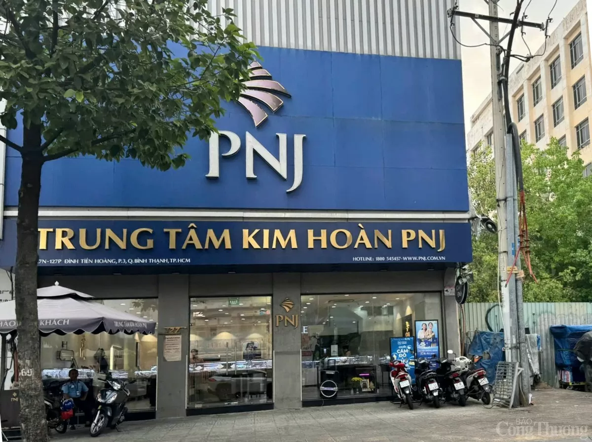 TP. Hồ Chí Minh: Giá vàng phá đỉnh, khách mua ‘quay xe'