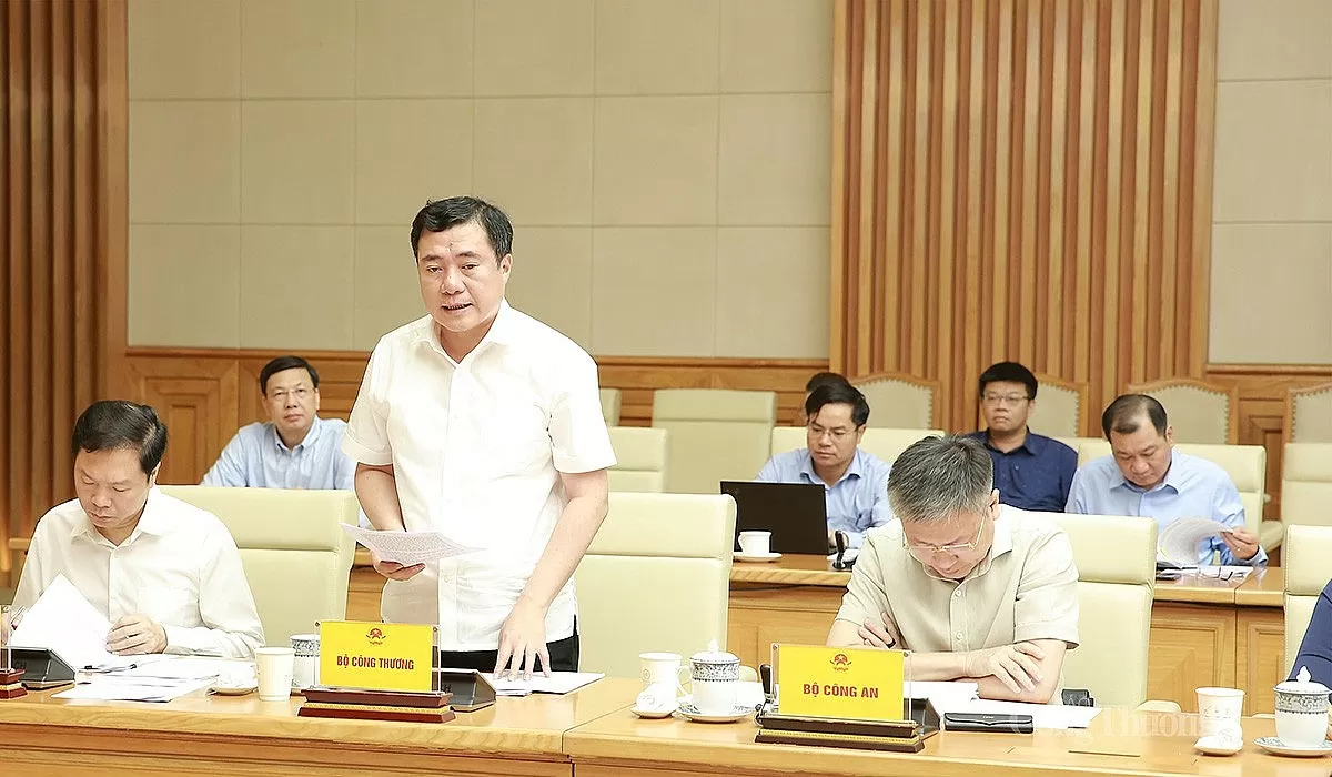 Thứ trưởng Bộ Công Thương Nguyễn Sinh Nhật Tân chia sẻ tại buổi làm việc