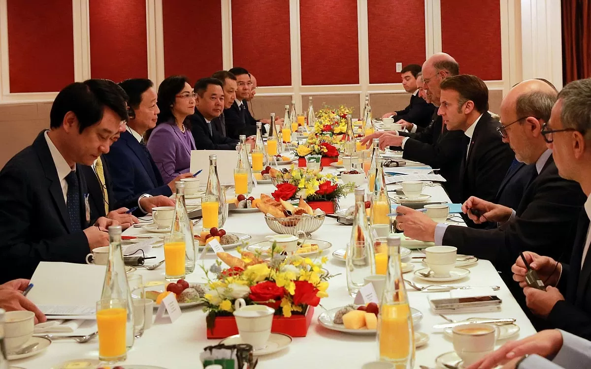 Hai bên khẳng định, hợp tác công - tư chính là cầu nối để hai bên cùng chia sẻ nguồn lực, giảm thiểu rủi ro và mở rộng quy mô triển khai các giải pháp năng lượng bền vững. Ảnh: VGP/Minh Khôi